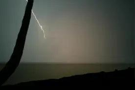 实拍：济南25日雷暴天气，感觉老天真的发怒了