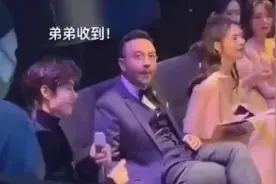 肖战王一博台上台下友爱互动，别问，问就是真的！