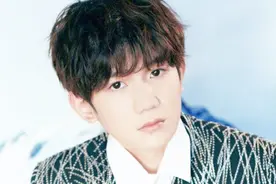 王源抽烟火到外媒，18岁成人礼抽烟？晒照给香烟打马赛克