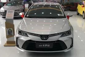 都买白色卡罗拉多没意思，还是银色好看。