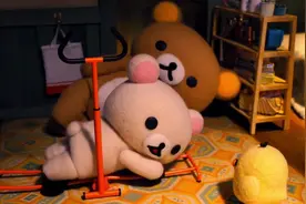 轻松熊和小薰 主人买了一堆减肥用品，轻松小熊要减肥了？