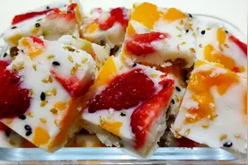 在家不用炒酸奶机也可以做炒酸奶，酸酸甜甜，好吃又好看