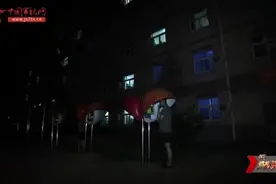 三军仪仗队颜值担当，护旗手孙国祥给妈妈打电话，笑得像个孩子