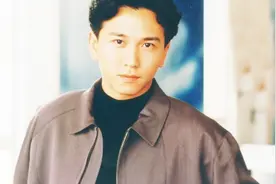 女人缘超旺的温兆伦，有了女儿后修身养性，身价过亿回香港买房视频封面