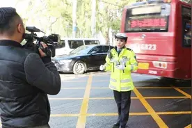 交警提示：要抓拍这类行车“恶习”了！拍到扣3分罚500！