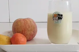 燕姨自制牛奶苹果汁营养丰富，酸甜可口，做法简单，超级好喝视频封面