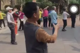 公园惊现70岁老人展示广场舞节拍视频封面