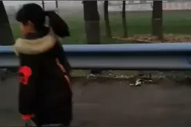 许昌好心人送迷路的小姑娘回家！视频封面