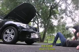 国外恶搞：假装被电击了，女友会有什么反应呢？视频封面