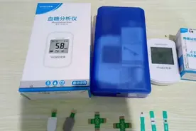 雅斯血糖仪使用说明，GLM－74型号，免调码，顶部吸血。