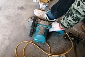 电锯火花大碳刷容易坏，换掉这里绝对是标本兼治！