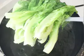 生菜最简单美味的做法，5分钟就能搞定，生菜鲜嫩爽口有窍门