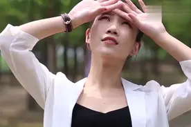 曾经的一首校园歌曲，曹卉娟《玻璃杯》，那时的一切都是那么清纯