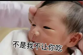 月子姑姑照顾宝宝日常，妈妈负责喂奶，十天宝宝定时定量喂奶对吗视频封面