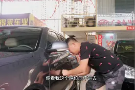 都说大众车用料越来越差？小伙测试让你看看11款朗逸用料有多好