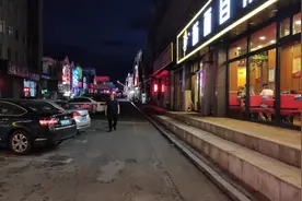 内蒙古乌兰察布市九龙街集宁酒吧一条 街。视频封面