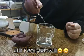 朋友新买了两把茶壶，景德镇纯手工，看着小实际容量却不小，心动视频封面