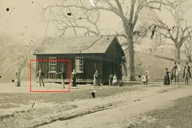 男子2美元买下一张旧照片，专家鉴定后告诉他：价值500万美元！视频封面