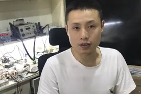 华为手机屏坏了售后报价换屏640元、朋友找我换280搞定、便宜一半视频封面