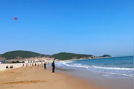 青岛这个地方依山傍海，风景优美，免费停车，假期游玩的好选择视频封面