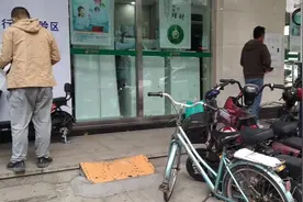 电动车上牌原来不在交警队，而是在邮政局。