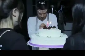 陈情令花絮:肖战大声倒数为王一博庆祝生日，暖心送上头盔。