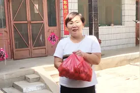 山东农村合作医疗上涨，老人住院花9000元报销多少？老两口很知足视频封面