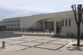 镇安县投资七个亿建学校引起热议，看看蓝田县投资两个亿建的学校