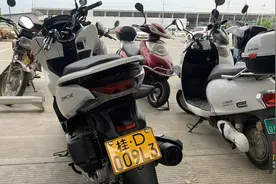 今天偶遇五羊本田PCX150，行驶质感满分，2万7600元，真心不贵！