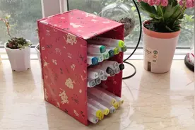 今天来做斜插笔筒，用纸板做的，属于废物利用吧