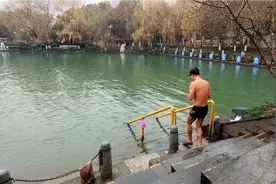 【小寒】坚持冬泳能祛寒