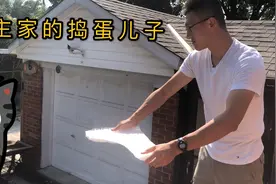 小猴给冰箱里除霜，徒手抠出大冰块后现场砸冰，看着太解气