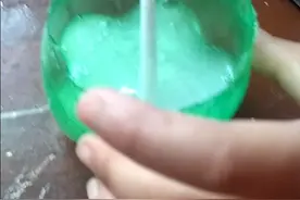 牙膏，洗洁精，洗发露做成的起泡胶。