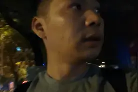 我带大家看看摆地摊现状，这里是江西宜春鼓楼步行街视频封面