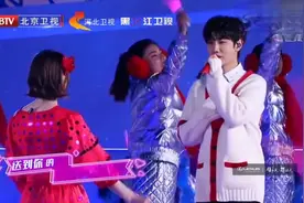 2020北京卫视跨年演唱会 花泽香菜和汪苏泷合作《有点甜》真酥啊