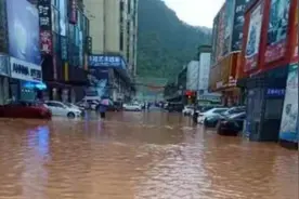 水漫步行街！珠海斗门城区多地严重水浸，暴雨还会来！