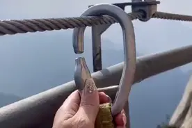 华山的长空栈遺，玩手机的都是王著，在山脚下应该能检到很多芋机