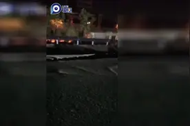湖北荆州一大桥道路开裂塌陷，交警：已封闭禁止通行视频封面