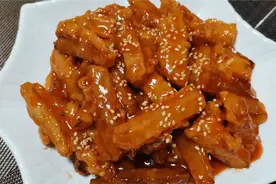 冬瓜别老炖汤了，一道糖醋冬瓜，酸甜爽口，外焦里嫩，简单易做。