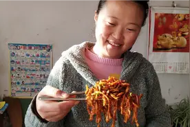 农村人把萝卜干泡好这样一做，妈妈说好吃，老公直接要干拌面