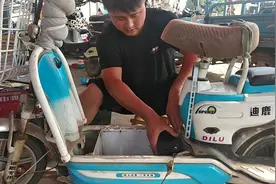 电动车换4块新电池多少钱？河南农村小伙儿为啥说挺便宜？视频封面