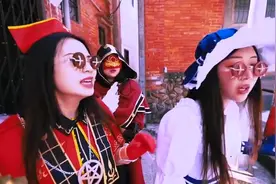 第五人格，真人版COS!先知技能打公开，必须要找到两个队友！