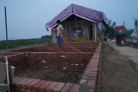 我这里建房子都用红砖，听你们那用什么砖？听说红砖不好？