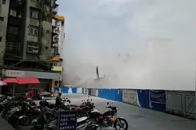 梧州：新兴菜市搁置已久的拆迁又开始了！钱来了？现场像沙尘暴！视频封面