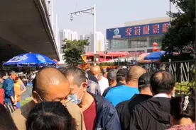 青岛曾经最大，生意最好的海泊桥早市又可以摆摊了，来看看人气吗视频封面