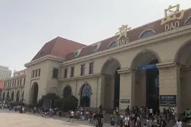 青岛站，离海最近的火车站，到栈桥步行10分钟视频封面