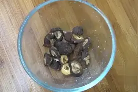 南瓜烧五花肉，这个做法，香而不腻，南瓜比肉还好吃！