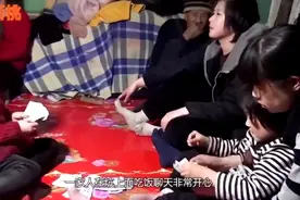 东北人一家睡在同一土炕上，新婚夫妻如何避免尴尬，看完大开眼界