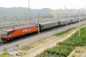 全程27小时上海开往呼和浩特 Z268次直特列车中途驶出绥德站