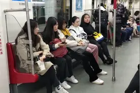 广州地铁扫码乘车，方便快捷，你还排队买票吗？阿贵带你见识扫码